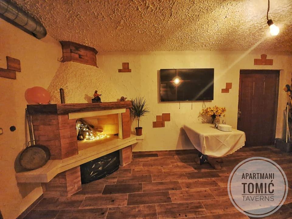 Apartment Tomic 2 Макарска Екстериор снимка